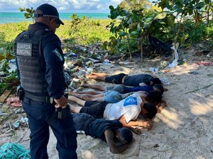 Guarda Municipal prende cinco por tráfico na praia de Jatiúca, em Maceió