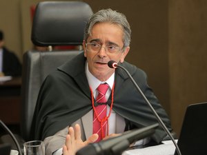 Unit deve disponibilizar financiamento estudantil a aluna de medicina