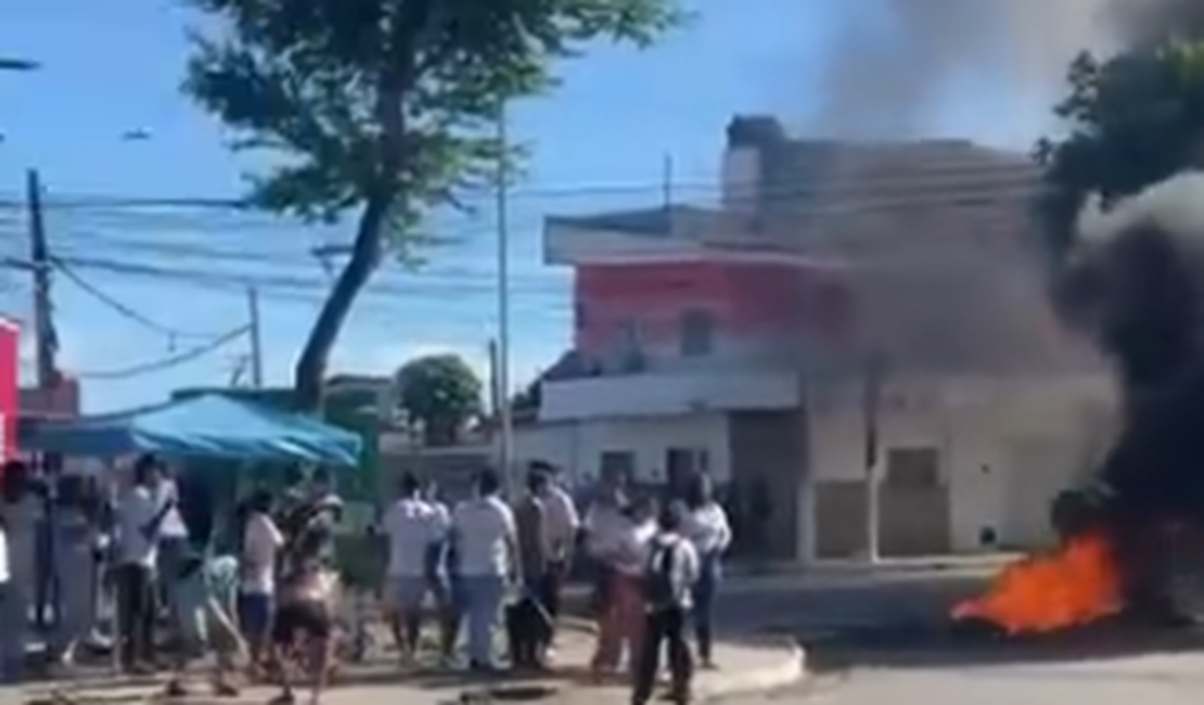 Alunos protestam contra calor extremo e cobram climatização em escola no Vergel