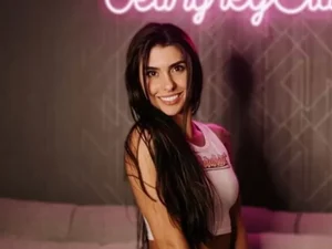 Candidata do RJ defende seu mérito ao concurso 'vagina mais bonita do país'