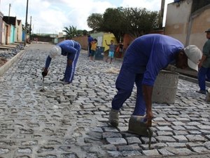 Prefeitura pavimenta oito novos bairros em Arapiraca