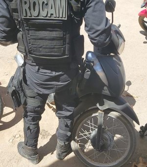Policiais da Rocam prendem homem que conduzia moto com queixa de roubo em Arapiraca