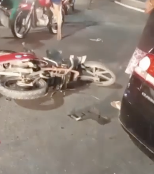 Motociclista fica ferido após colidir contra carro na Rota do Mar, em Maceió