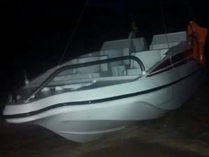 Homem é espancado e amarrado após passear e dormir em lancha alheia