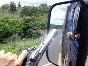 Criminosos sequestram caminhoneiro em PE e libertam refém em Alagoas