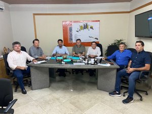 Em Arapiraca, Rodrigo Cunha é recebido pela diretoria do Grupo Coringa