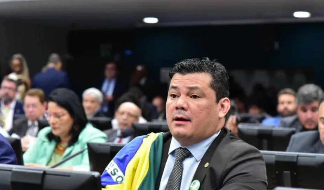 Moraes manda notificar Gilvan da Federal na Câmara por injúria contra general