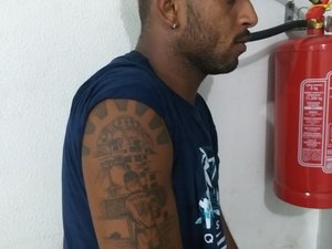 Suspeito de porte ilegal de arma é preso após denúncia anônima