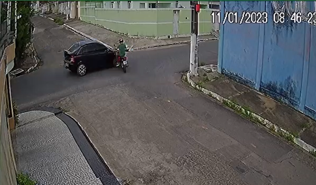 [Vídeo] Mais um acidente envolvendo motociclista no mesmo cruzamento no bairro São Luiz em Arapiraca