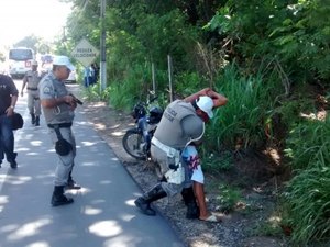 Operação recolhe quinze veículos em Maceió