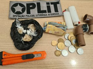 Mulher é autuada em flagrante por tráfico de drogas após ser presa pela Oplit