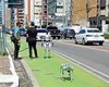 Caminhada inusitada: robô humanoide e cão robótico viram atração na Ponta Verde
