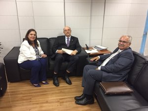 Rogério Teófilo conversa com ministro Osmar Terra sobre projetos sociais para Arapiraca
