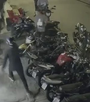 Antes do jogo, torcedores do CRB são atacados por integrantes de torcida organizada perto do Rei Pelé