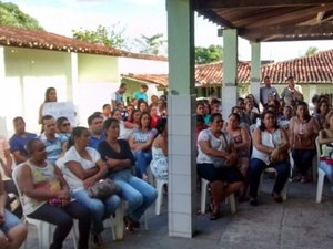 Demora no encaminhamento de projeto para reajuste preocupa professores de Limoeiro