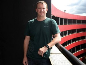 Cofundador do WhatsApp sugere que usuários deletem Facebook