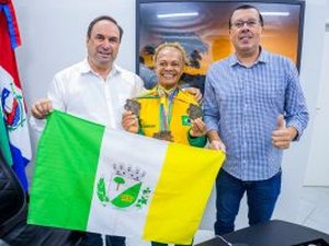 Aos 64 anos, arapiraquense conquista mais uma medalha de ouro em competição