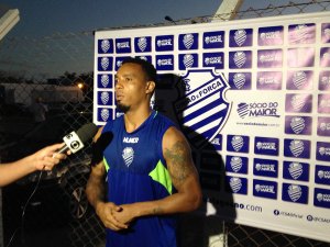 Em São Luís, CSA enfrenta Moto Club e vai estrear volante Rosinei; Michel é dúvida. 