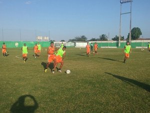 Coruripe segue treinando e ainda receberá zagueiro, meio campista e um atacante  
