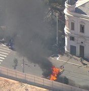 Usuários da Cracolândia fazem barricada, ateiam fogo e tentam roubar motoristas após ação de limpeza