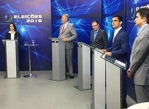 Candidatos à Prefeitura de Maceió trocam farpas em debate promovido pela TV Ponta Verde