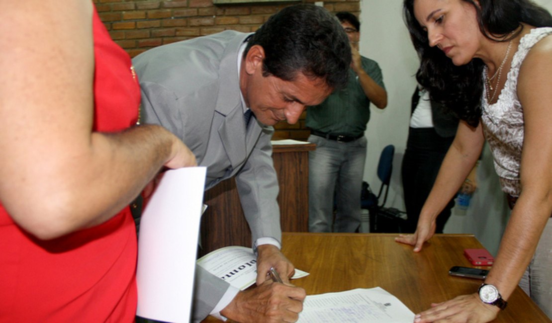 Paulo Acioly é diplomado como prefeito de Satuba