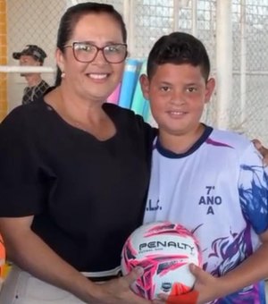 Prefeita Edilza Alves entrega novos materiais aos alunos da Escola de Esportes em Lagoa da Canoa