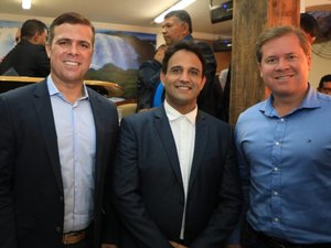 Marx Beltrão exalta trajetória do pastor Wilton Padilha em culto de aniversário