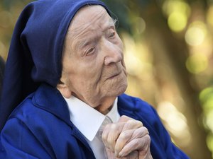 Mulher mais velha da Europa, que sobreviveu à Covid, completa 118 anos