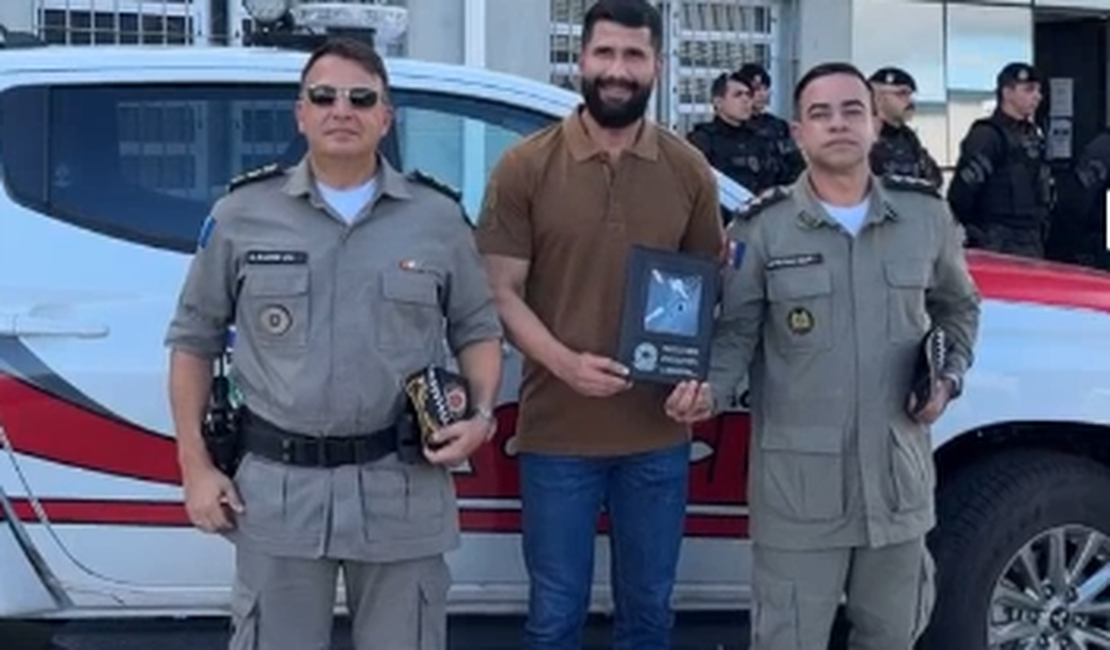 Deputado Federal Delegado Fabio Costa entrega viatura blindada à PM em Santana do Ipanema