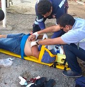 Duas pessoas ficam feridas após colisão contra placa de sinalização em Arapiraca 