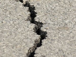 Forte terremoto no Irã deixa ao menos 2 mortos e 240 feridos