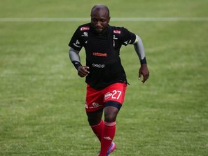 CSA anuncia contratação do lateral-esquerdo colombiano Pablo Armero