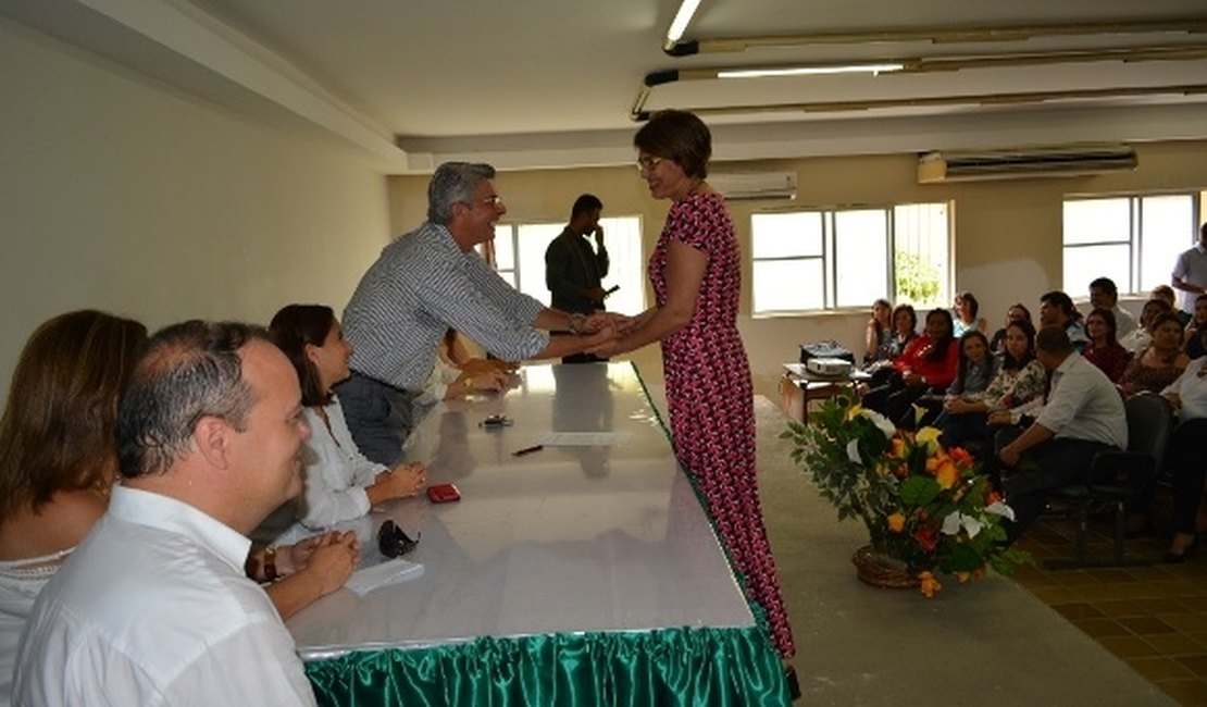 Uncisal empossa novos professores aprovados