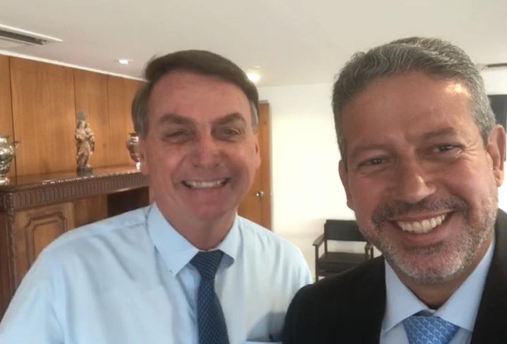 Bolsonaro pode mudar lideranças do Governo no Congresso a pedido de Arthur Lira 