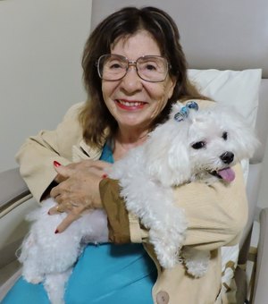Paciente em tratamento cardiológico recebe visita da sua cadela no Hospital