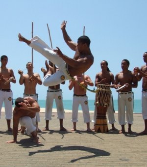 Capoeira muda a vida de refugiados em áreas de conflito, mostra pesquisa