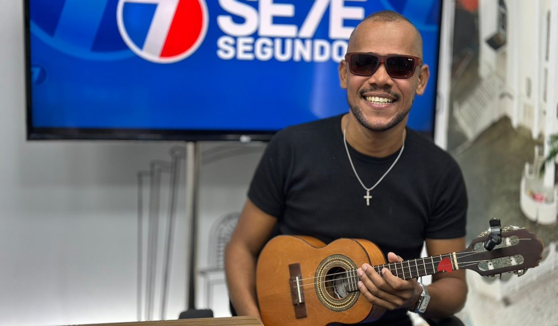 [Vídeo] De Arapiraca para o mundo: o sonho de viver da música que move o cantor GêSamba