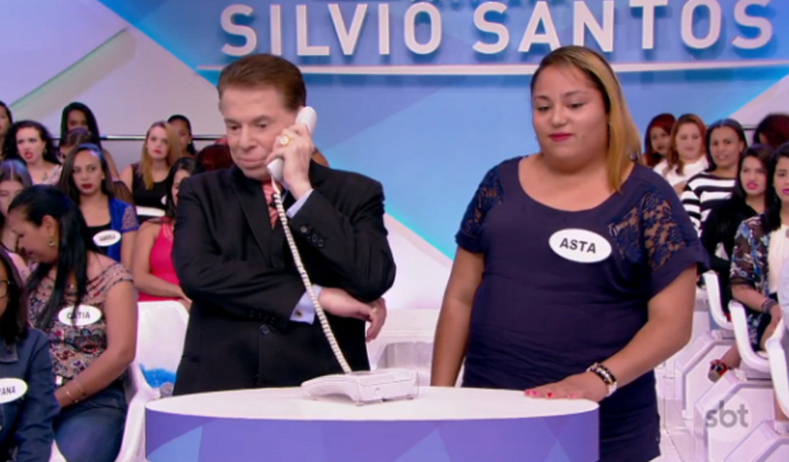 Silvio passa trote, mas é chamado de 'velho' e 'safado' por mulher
