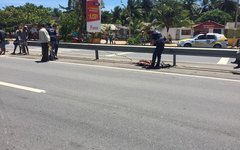 Colisão seguida de atropelamento deixa uma mulher morta em plena rodovia da AL 101 sul, em Marechal Deodoro