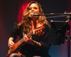 Fernanda Guimarães celebra o amor cantando Djavan em show especial no Theatro Homerinho