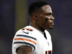 Jogador da NFL é acusado de gastar auxílio da pandemia em cassino