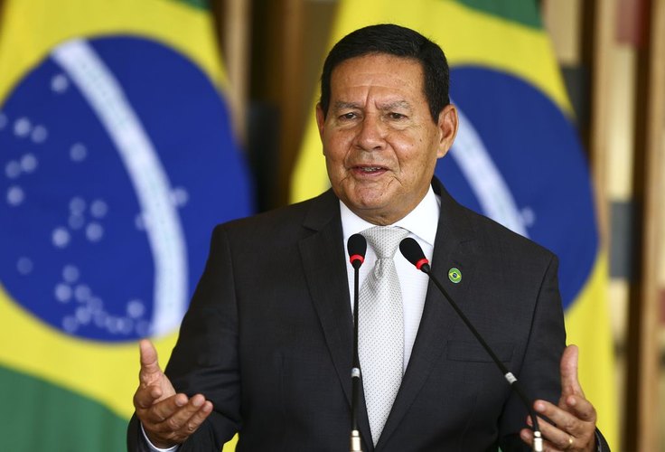 Cansado, Bolsonaro manda Mourão para comemorações da Proclamação da República em Marechal Deodoro