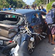 [Vídeo] Colisão entre carro e moto deixa jovem ferido em Maragogi