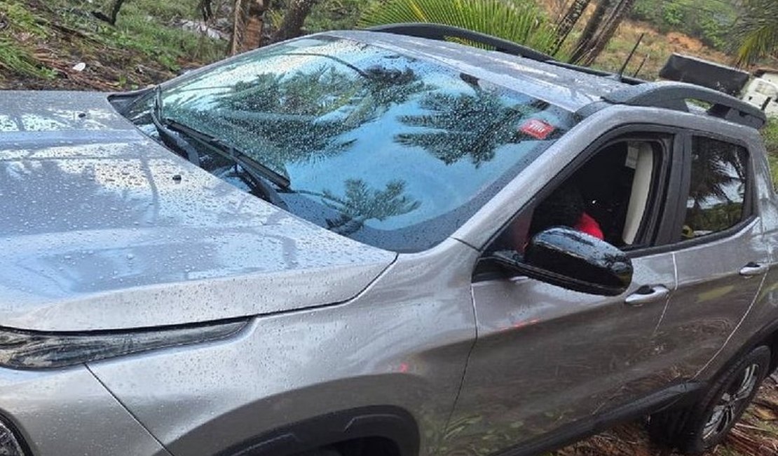 Jovem é encontrado morto dentro de carro em Riacho Doce; polícia investiga