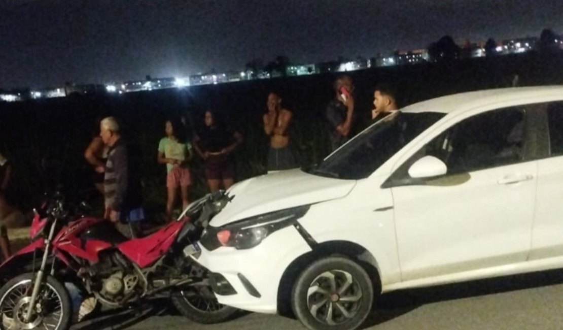 [Vídeo] Motociclista fica ferido após colisão com carro no Benedito Bentes, em Maceió