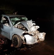 Colisão frontal envolvendo dois veículos deixa feridos em Arapiraca
