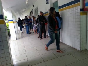 Eleitores enfrentam longas filas em Arapiraca