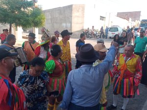 Mestre Ozeias tem velório em ritmo de Guerreiro em Arapiraca