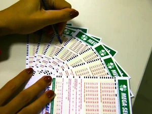 Mega-Sena 2940: sorteio desta sexta (14) pode pagar R$ 100 milhões